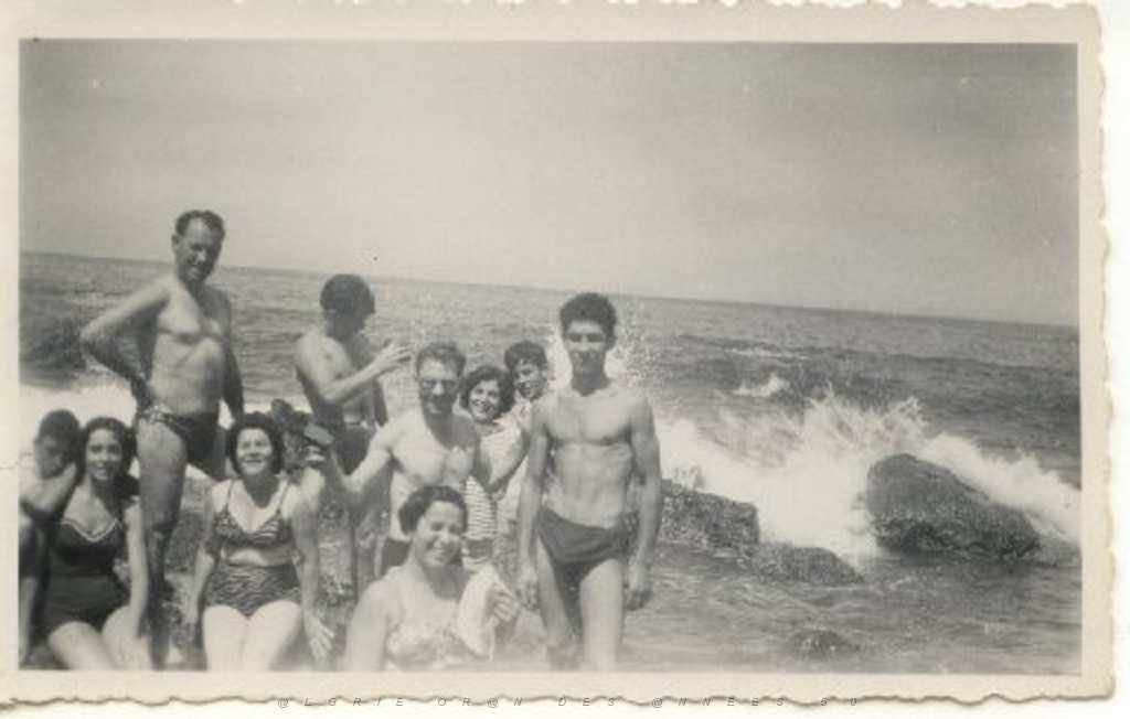 203 LA FAMILLE AU GENETS.jpg